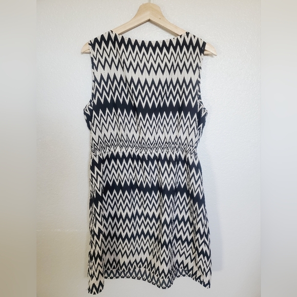 💚5/$25 Speed Control Chevron Print Elastic Waist Sleeveless Dress Size Large - Picture 3 of 4